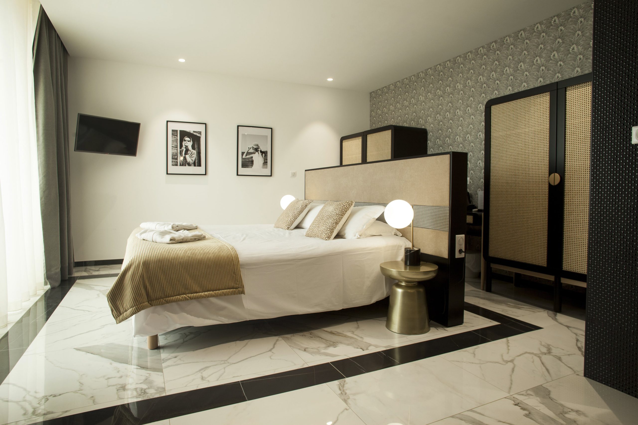 photo-chambre-marron-hotel-ile-rousse