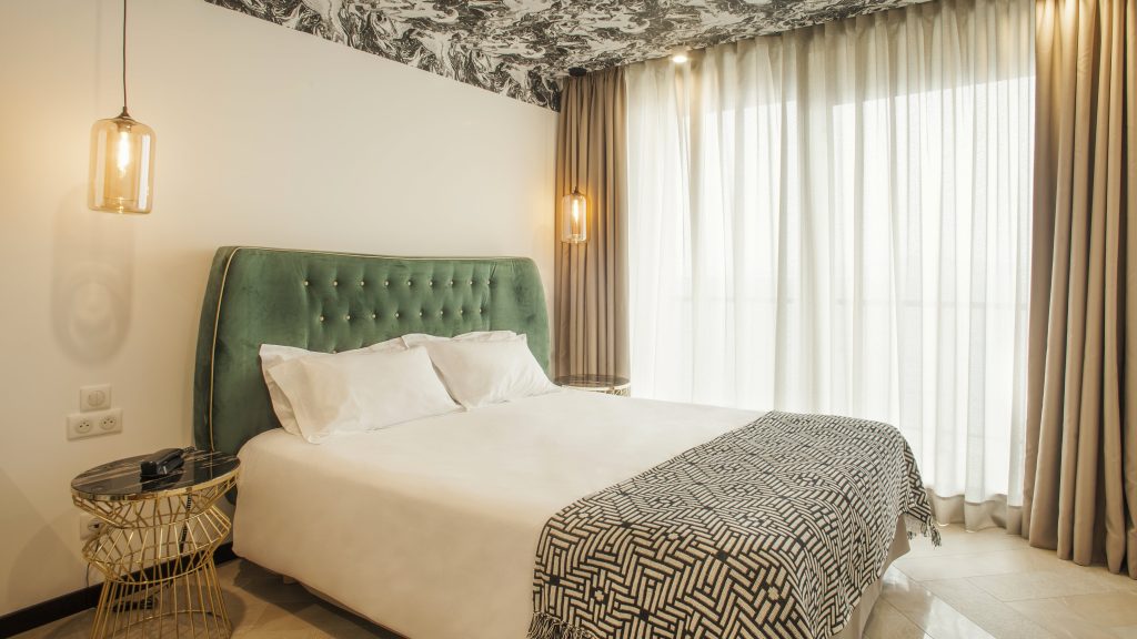 photo-chambre-confort-lit-hotel-la-pietra